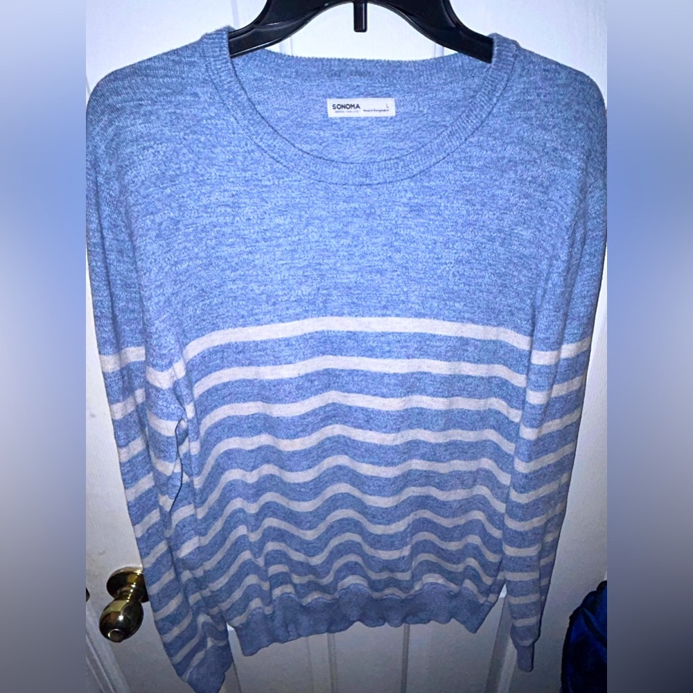 Light Blue&White Striped Sonoma Light Sweater!Men’s Large&in excellent shape!